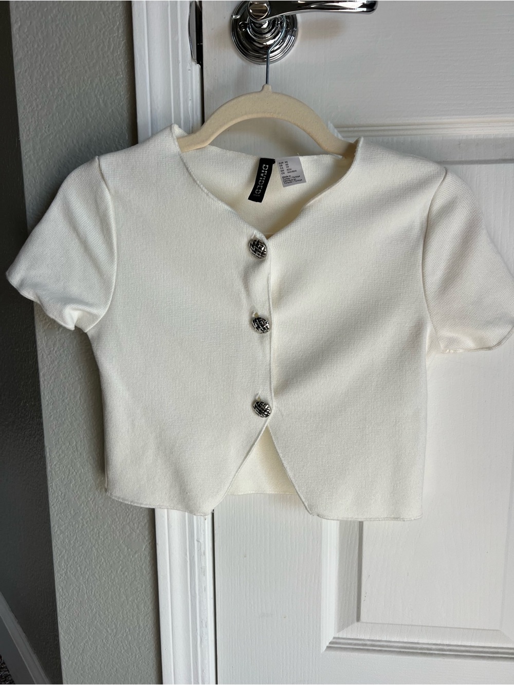 H&M White Short Sleeve Button Front Crop Shirt
